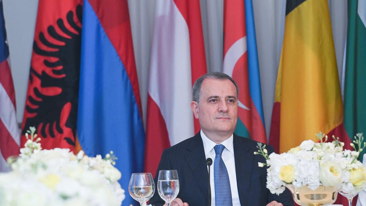 Azərbaycan XİN rəhbəri ABŞ dövlət katibinin təşkil etdiyi tədbirə qatılıb