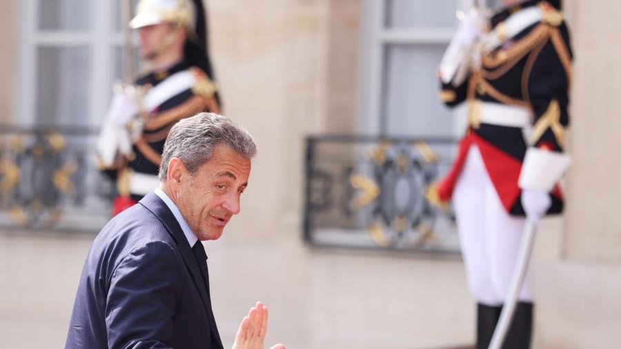 Eski Fransa Cumhurbaşkanı Sarkozy'ye 5 yıl hapis cezası