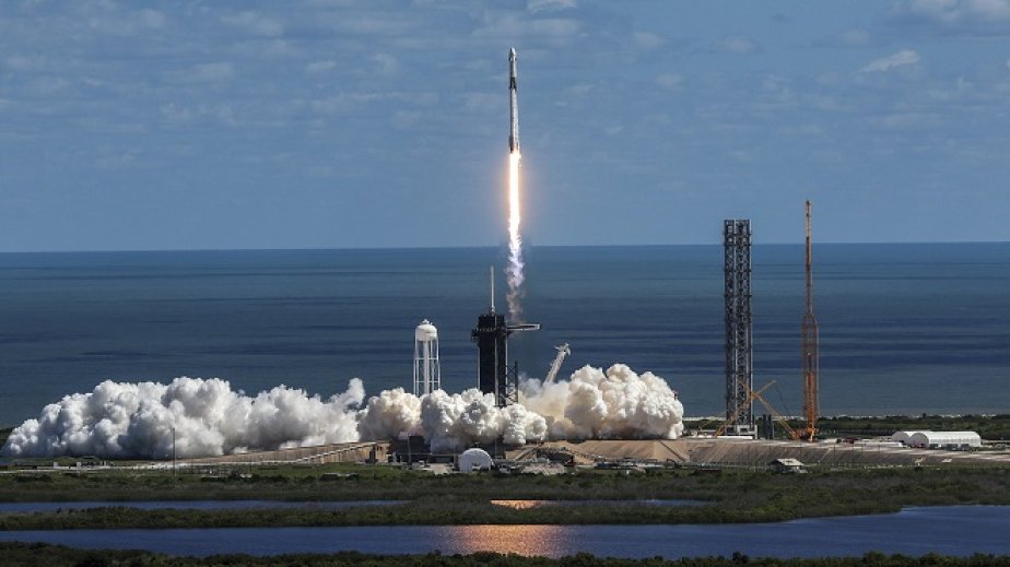 SpaceX launches 28 Starlink broadband satellites to orbit from Florida