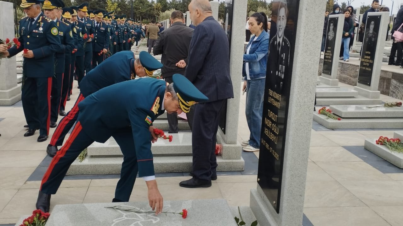 Azərbaycan xalqı qəhrəman şəhidlərini anır