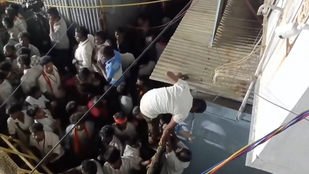 Hindistan'da miting alanında izdiham: 38 ölü, 58 yaralı