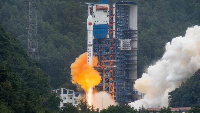 Çin uzaya iki yeni uydu fırlattı