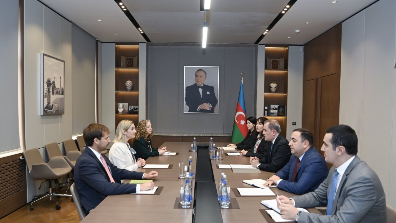 Ceyhun Bayramov ABŞ Dövlət Departamentinin rəsmisi ilə görüşüb
