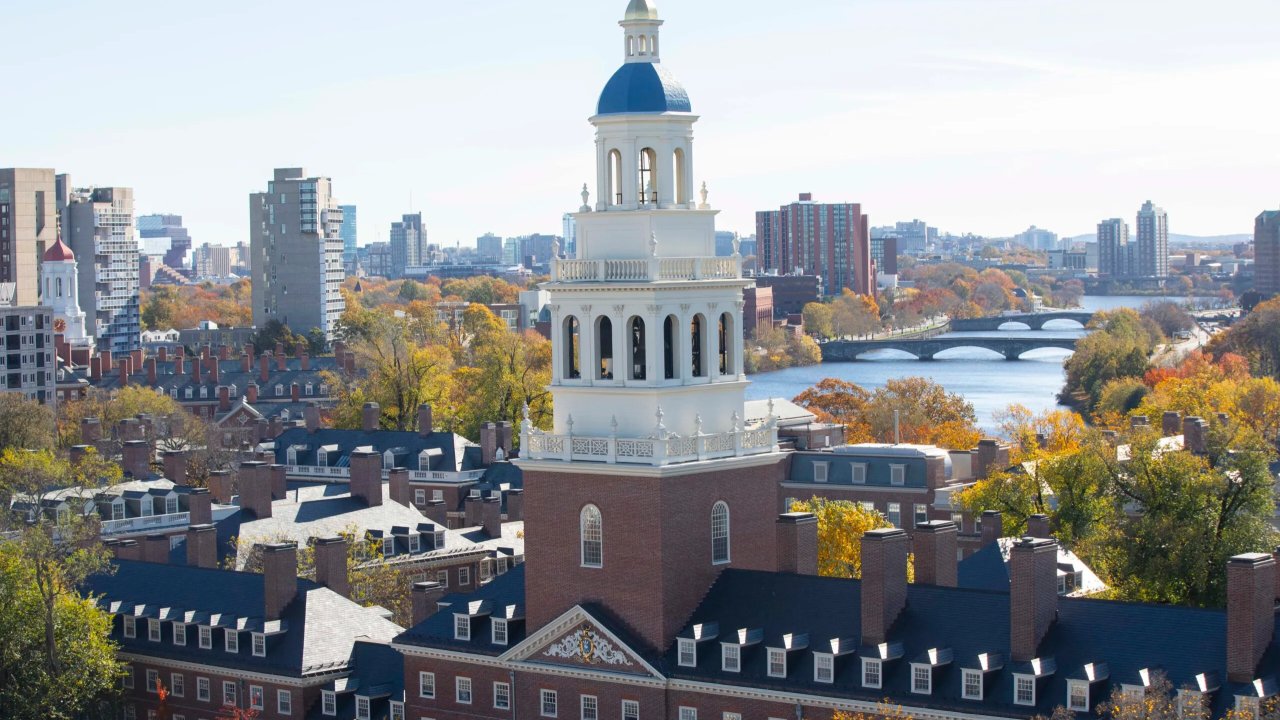 ABD yönetimi, Harvard fonlarını durduruyor