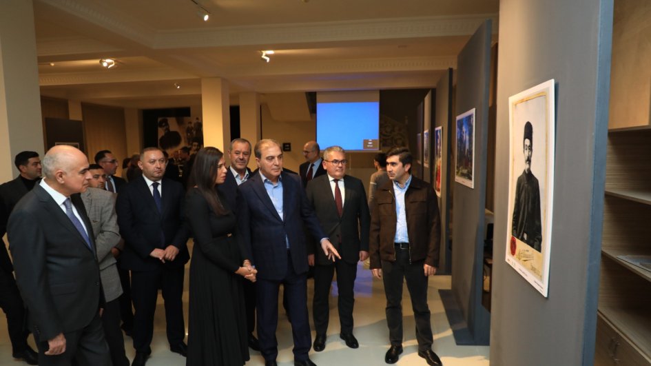 “Əsrlərin şahidi Gəncə” adlı fotosərgi açılıb