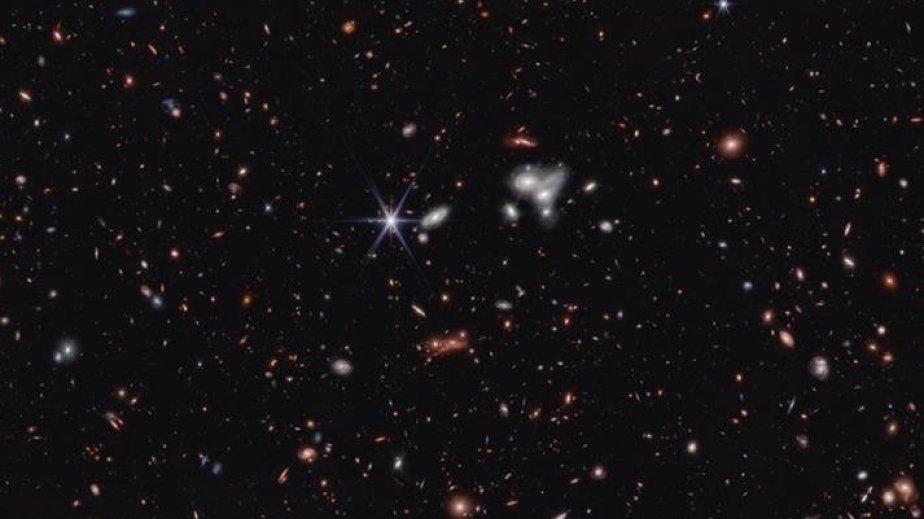 Astronomlar qaz və tozu sürətlə udan “acgöz” planet kəşf ediblər