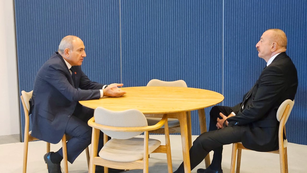 Aliyev ile Paşinyan, Kopenhag'da bir araya geldi