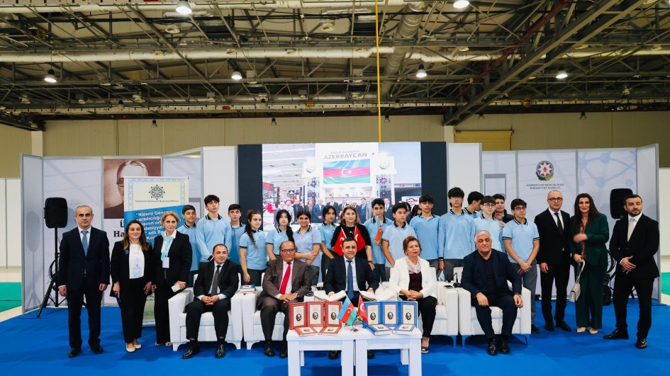 XI Bakı Beynəlxalq Kitab Sərgisi çərçivəsində “Xəmsə”nin türkdilli nəşrinin təqdimatı olub