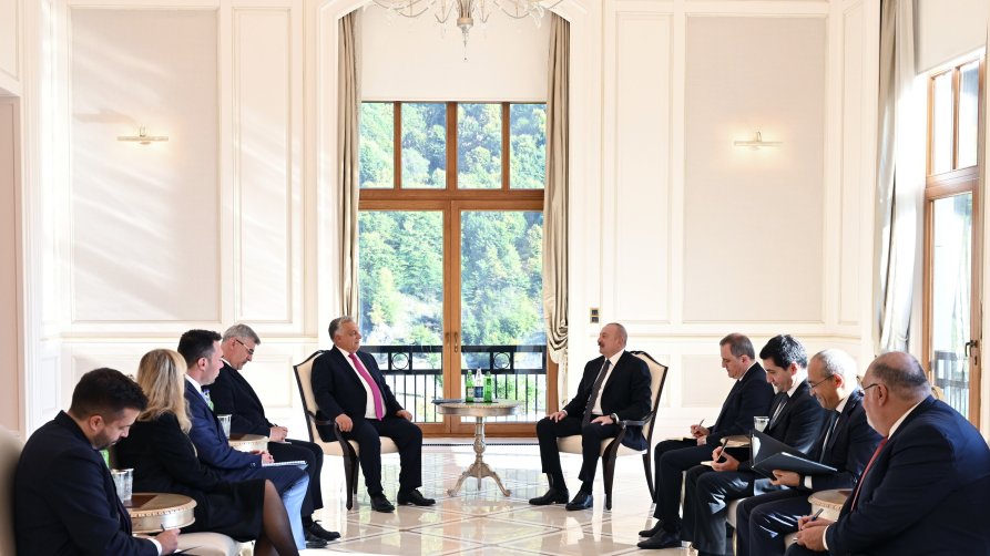 President Ilham Aliyev meets Hungarian PM in Gabala