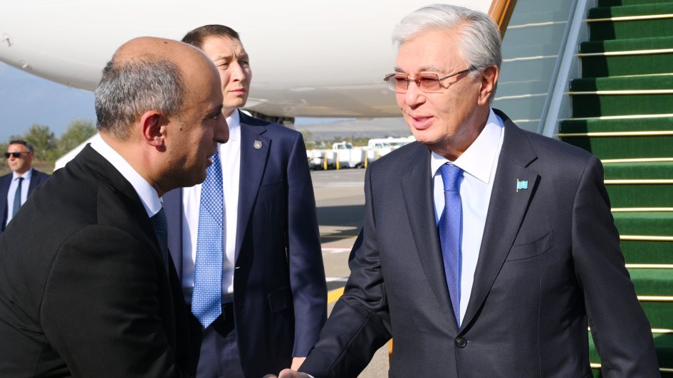Qazaxıstan Prezidenti Kasım-Jomart Tokayev Azərbaycana səfərə gəlib