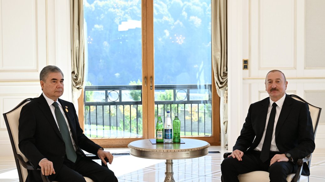 Azərbaycan Prezidenti İlham Əliyev Qəbələdə Türkmənistan Xalq Məsləhətinin Sədri ilə görüşüb