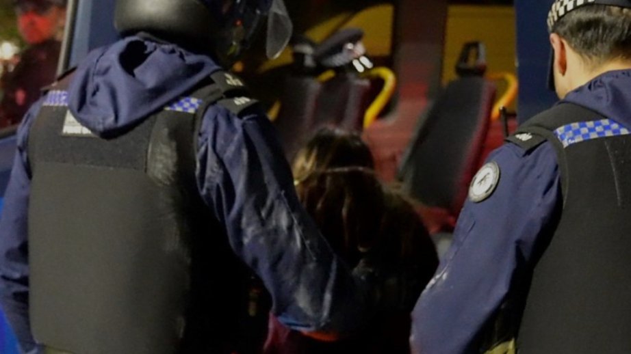 Britaniyada 40 min oğurlanmış telefonu Çinə göndərən beynəlxalq şəbəkə ifşa olunub