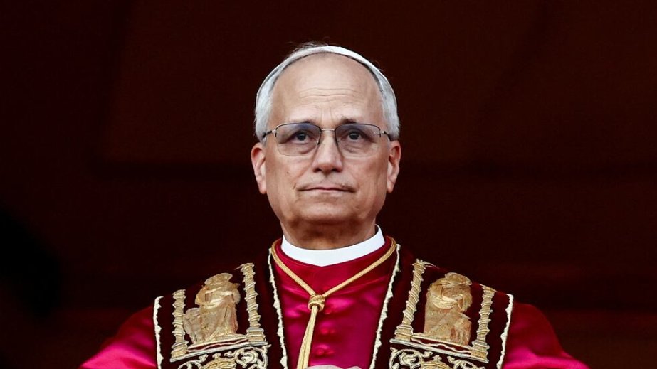 Pope urges news agencies to stand as bulwark against lies, manipulation, post-truths