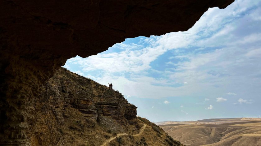 Keçmişin izləri əhəngdaşı divarlarda – Nərimankənd mağaraları