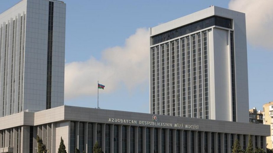 Milli Məclisin növbəti plenar iclası keçirilir, 13 məsələ müzakirə olunur