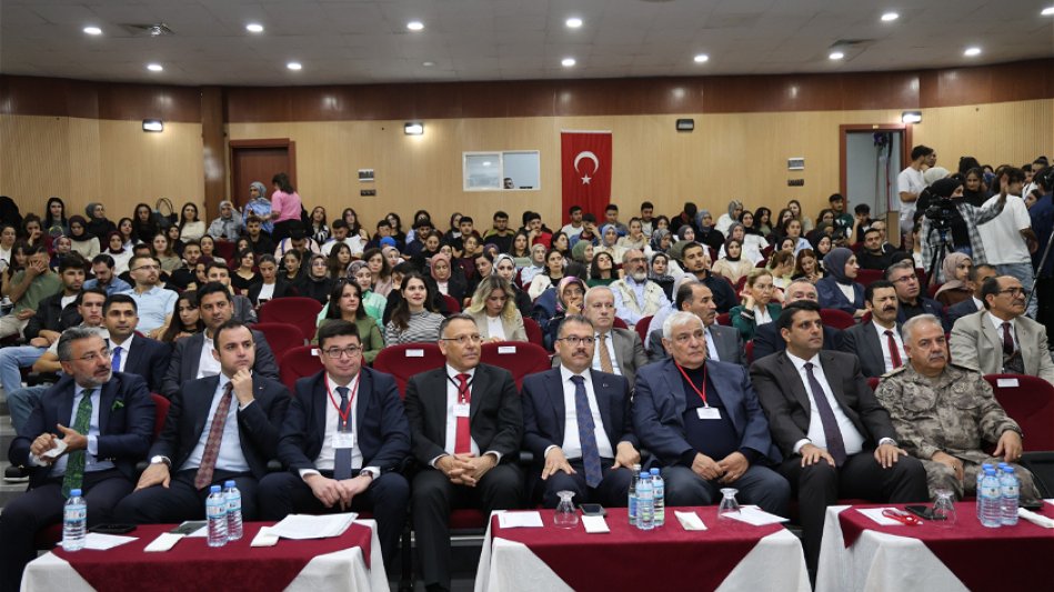 İğdırda akademik Kamal Abdullanın 75 illik yubileyi ilə bağlı konfrans keçirilib