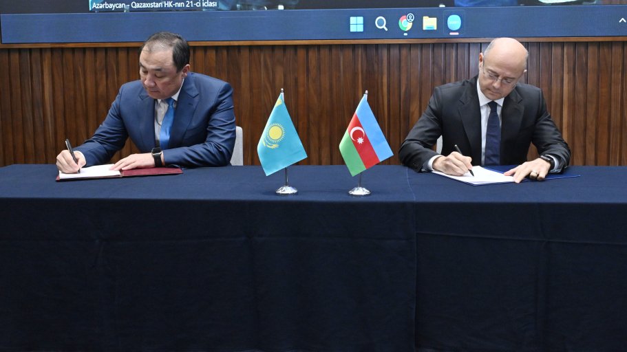 Azerbaijan, Kazakhstan sign protocol on trade and economic cooperation