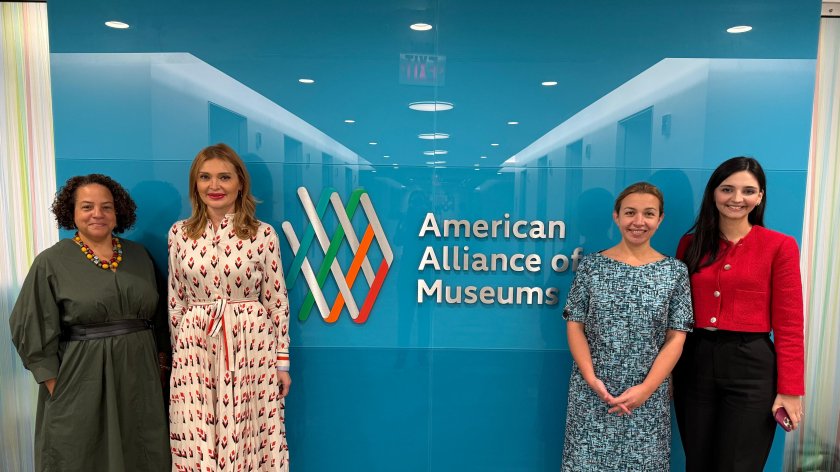 Director of Azerbaijan National Carpet Museum meets with museum directors in Washington