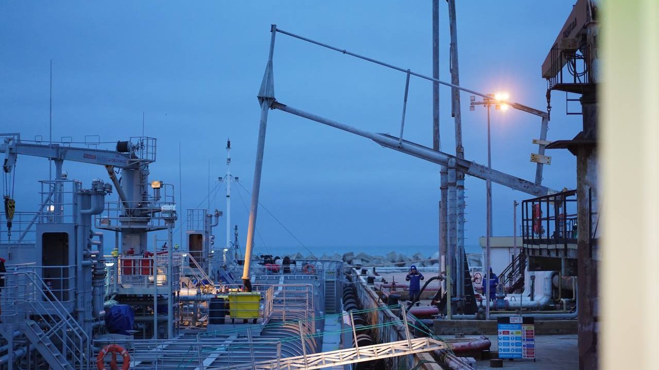 Kazakhstan edges up crude oil exports in January-August 2025