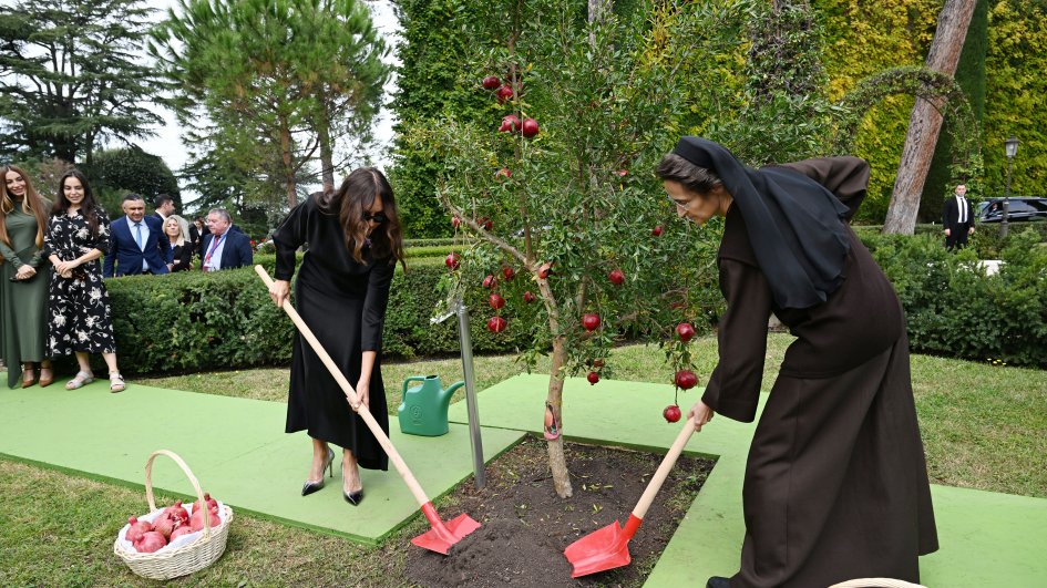 First VP Mehriban Aliyeva and family members attend tree planting ceremony in Vatican Gardens