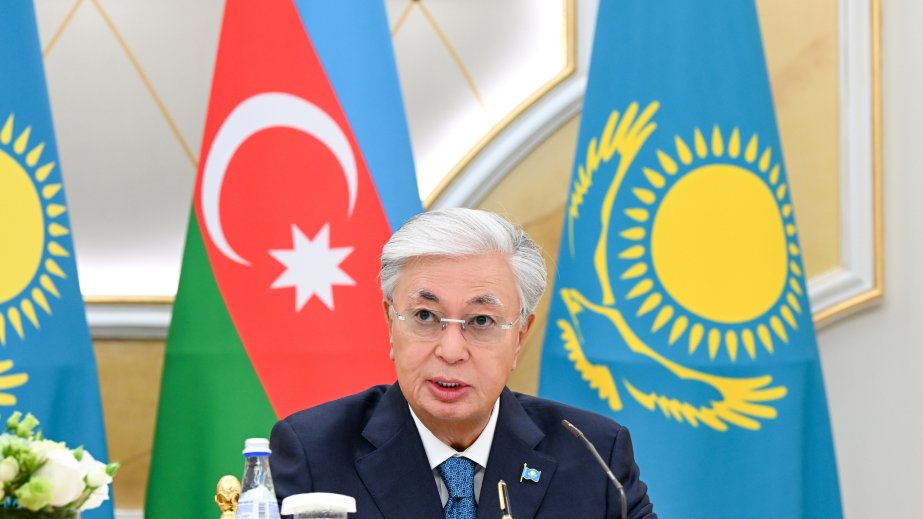 Qazaxıstan və Azərbaycan yaxın gələcəkdə ticarət dövriyyəsini 1 milyard dollara çatdırmaq niyyətindədir - Prezident Tokayev