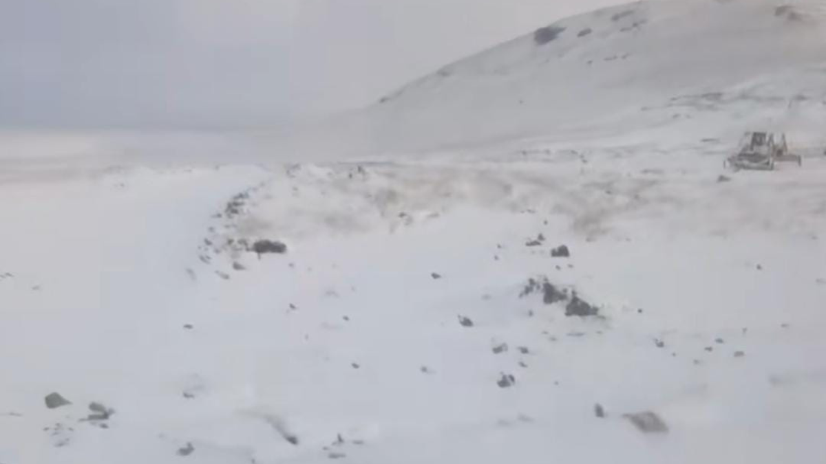 Laçına qar yağır