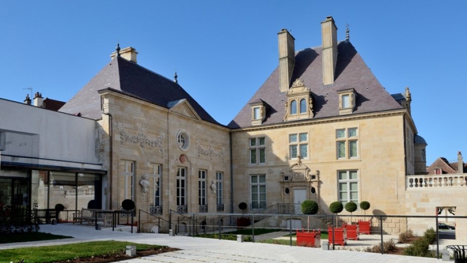 Fransada daha bir muzeyi qarət ediblər