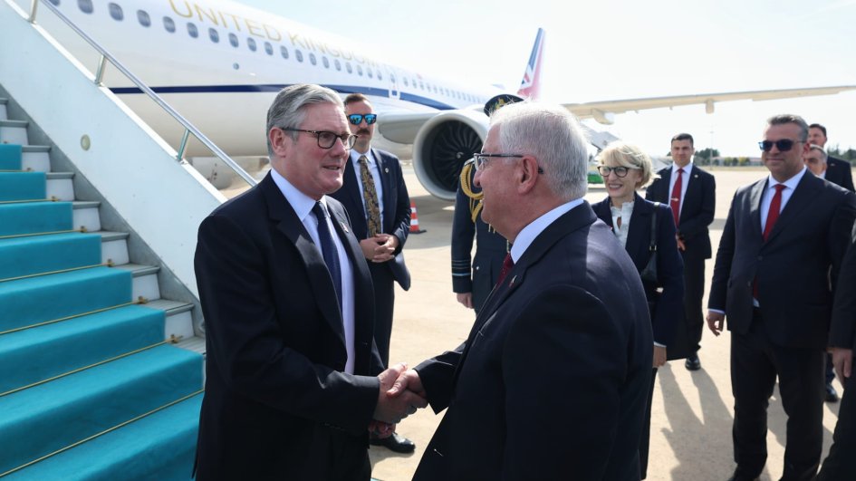 Böyük Britaniyanın Baş naziri Türkiyənin beşinci nəsil KAAN təyyarəsi ilə tanış olub