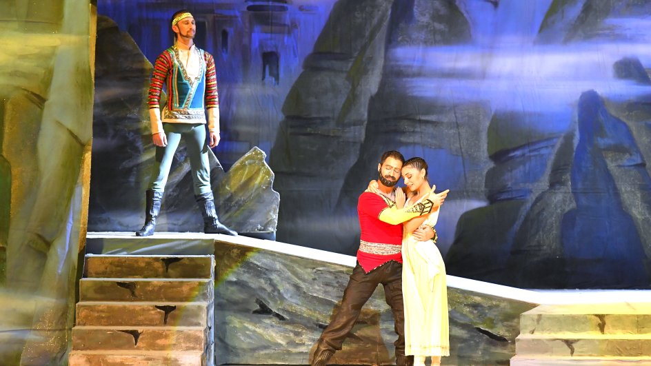 Sözsüz hekayə və ya duyğuların səhnədəki dili