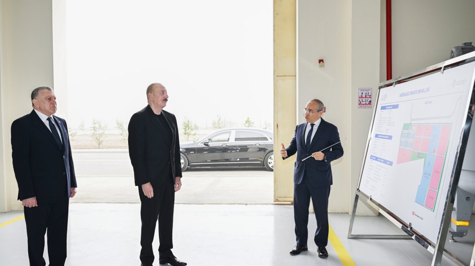 Prezident İlham Əliyev Sabirabadda aqrokimyəvi vasitələrin istehsalı müəssisəsinin fəaliyyəti ilə tanış olub