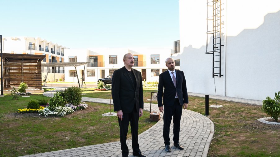 Prezident İlham Əliyev Zəngilan şəhərində 104 mənzilli yaşayış kompleksində görülmüş işlərlə tanış olub