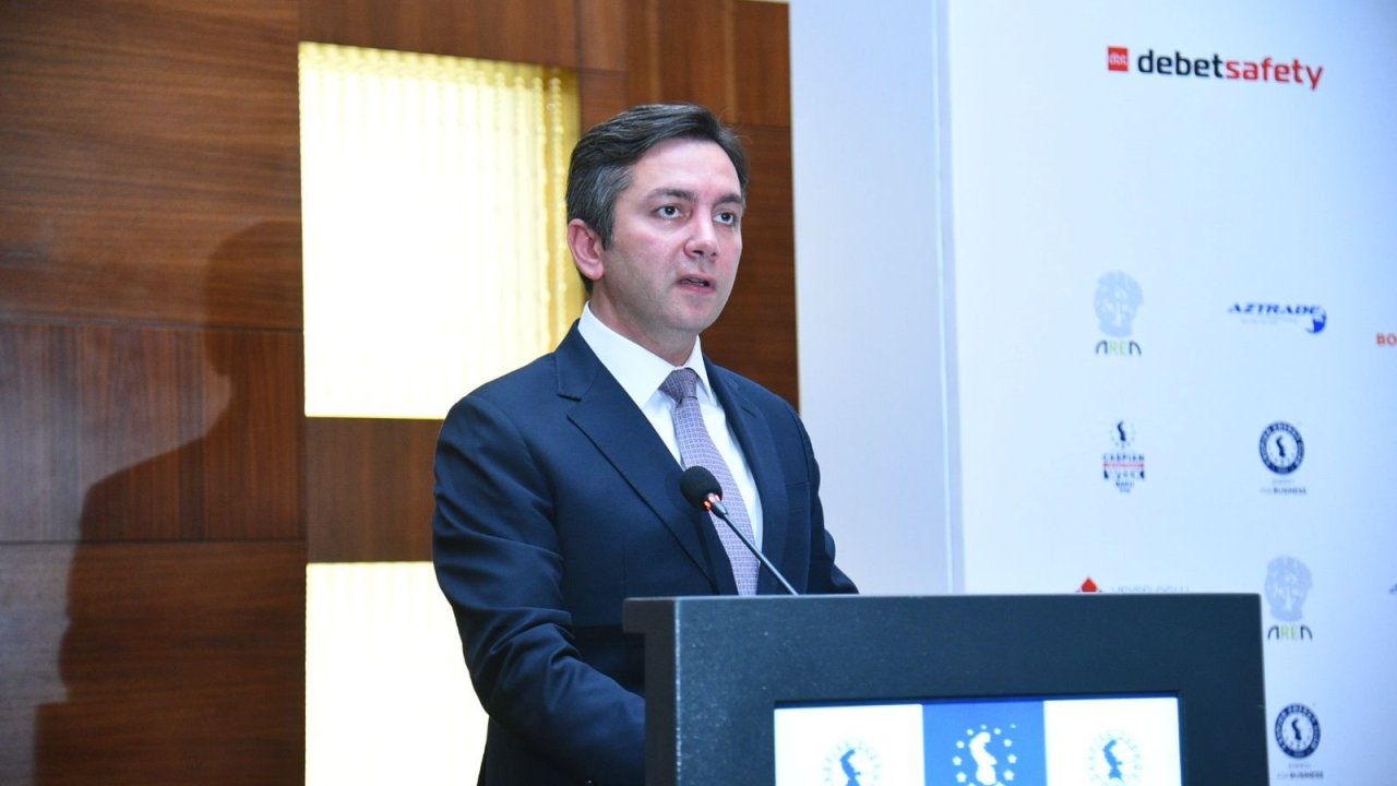 Qarabağdakı bərpaolunan enerji üzrə layihələr Azərbaycanı “yaşıl enerji"nin regional mərkəzinə çevirir - Nazir müavini