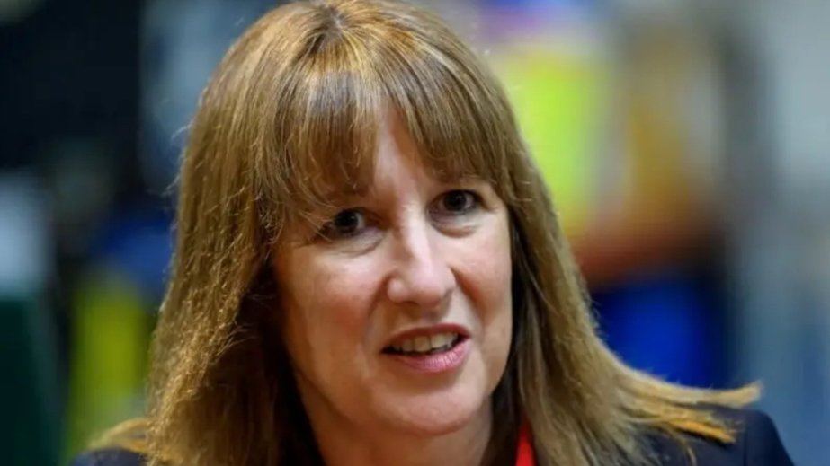 Britaniyanın maliyyə naziri evini kirayə verərkən qaydaları pozduğunu etiraf edib