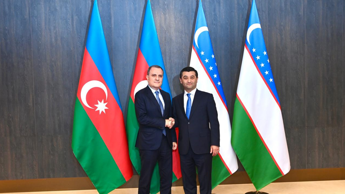 Azerbaijani FM meets with Uzbek counterpart