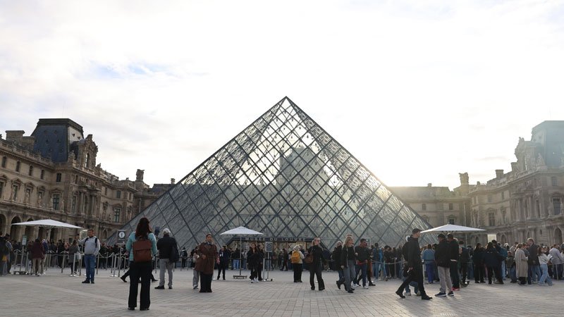 Louvre soygununda iki şüpheli suçunu itiraf etti