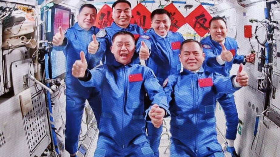 Çinin “Şencou-21” missiyasının astronavtları kosmik stansiyaya çatıb