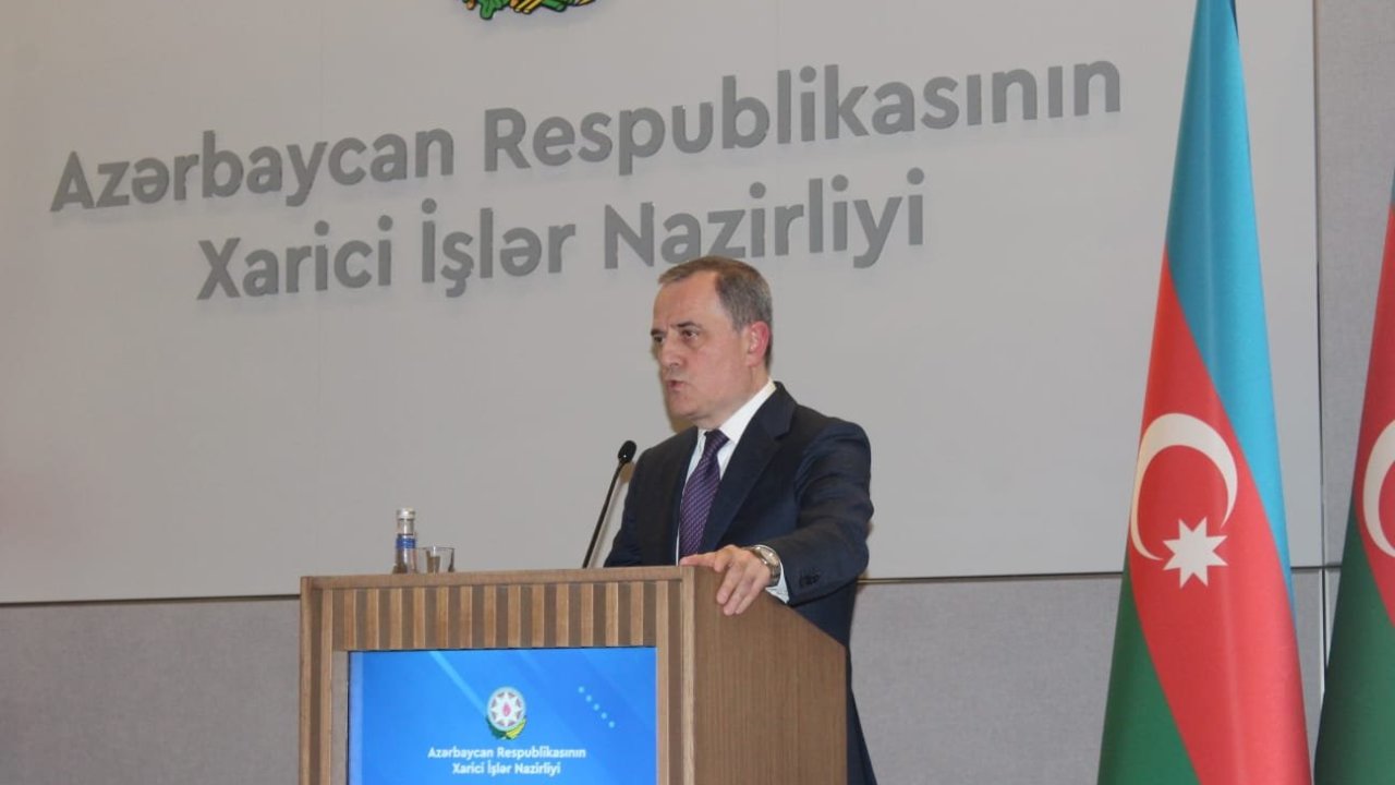 Ceyhun Bayramov Əlcəzairə rəsmi səfərə gedib