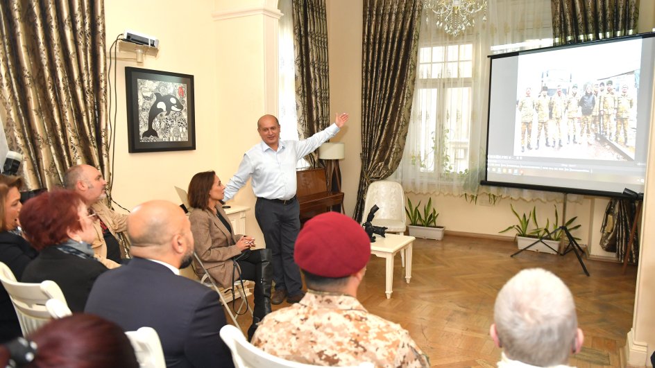 Maqsud İbrahimbəyov Yaradıcılıq Mərkəzində AZƏRTAC-ın fotojurnalistinin fərdi sərgisi açılıb