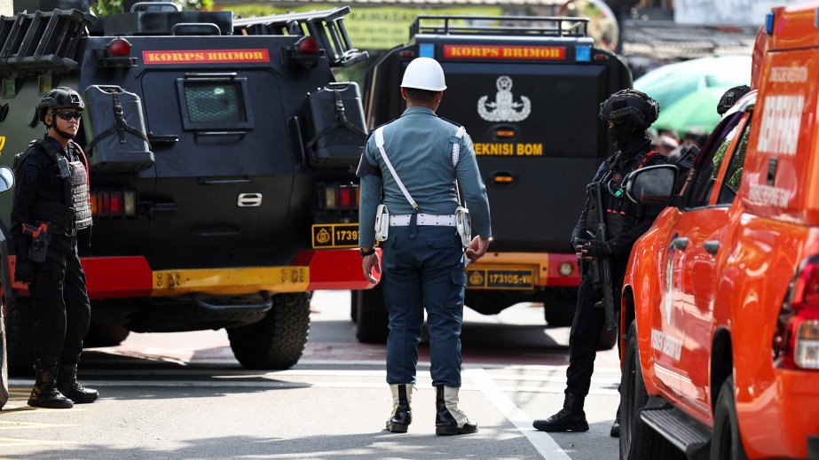 İndoneziyada məsciddə partlayış baş verib, 54 nəfər yaralanıb