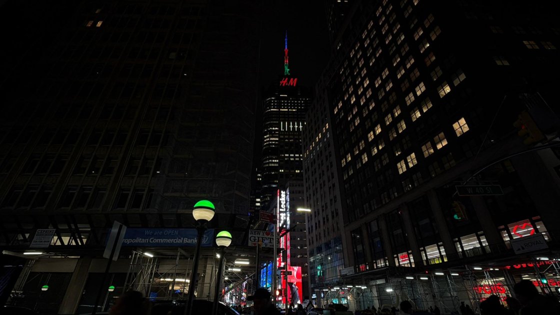 Tallest skyscraper in New York’s Times Square illuminated in colors of Azerbaijani flag