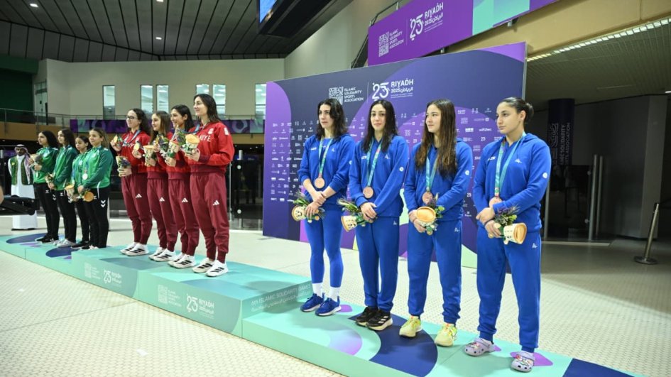 Azerbaijani swimmers claim second medal at Islamic Games