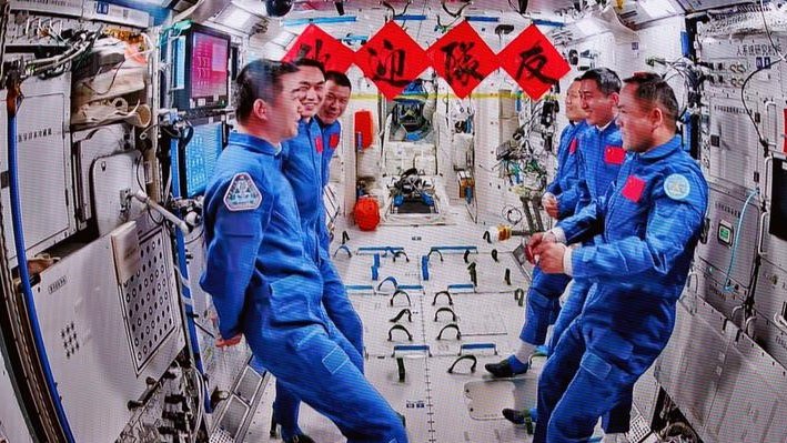 Çin: Shenzhou-20 astronotlarının Dünya'ya dönüş görevi sorunsuz ilerliyor