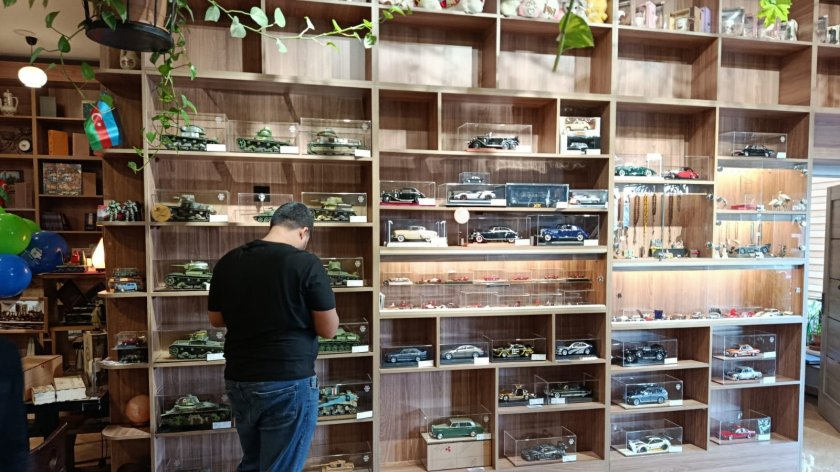 Bakıda qeyri-adi sərgi - hərbi modellərdən klassik avtomobillərə qədər