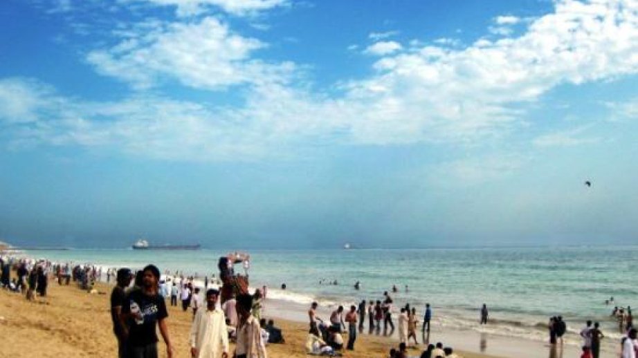 Pakistan: Seven medical students swept away by strong waves in Arabian Sea; 3 lives lost