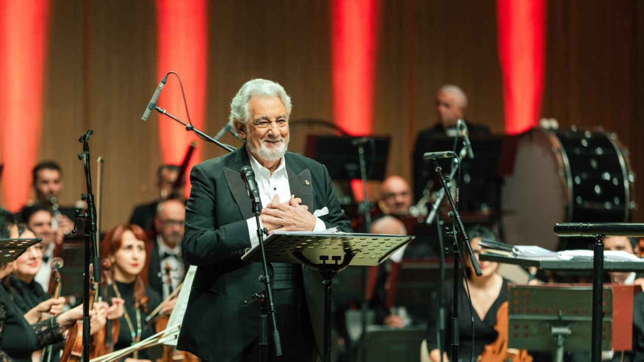 Heydər Əliyev Fondunun vitse-prezidenti Leyla Əliyeva Plasido Dominqonun Heydər Əliyev Mərkəzindəki konsertində iştirak edib