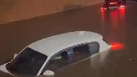 İngiltere, Galler ve İrlanda'da 'Claudia Fırtınası' etkili oldu