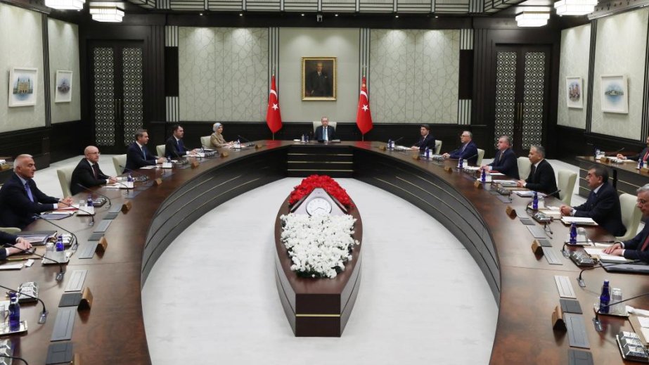 Türkiyə hökumətinin gündəliyində duran əsas məsələ hərbi-nəqliyyat təyyarəsinin qəzaya uğramasıdır