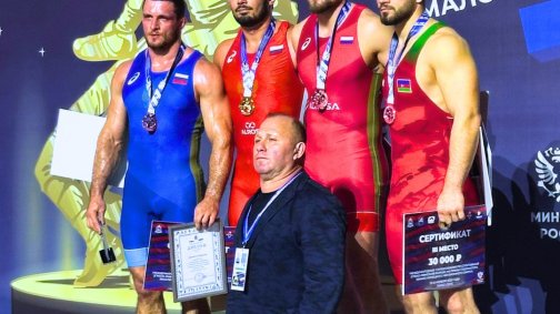 Azərbaycan güləşçiləri Rusiyadan 5 medalla qayıdırlar