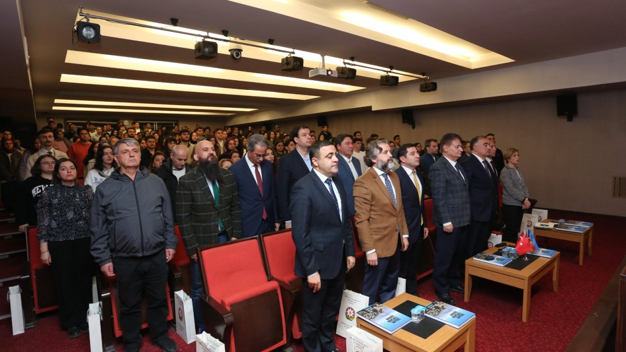 Qərbi Azərbaycana dair "Taşları Toplama Zamanı" kitabı Ankarada təqdim edildi