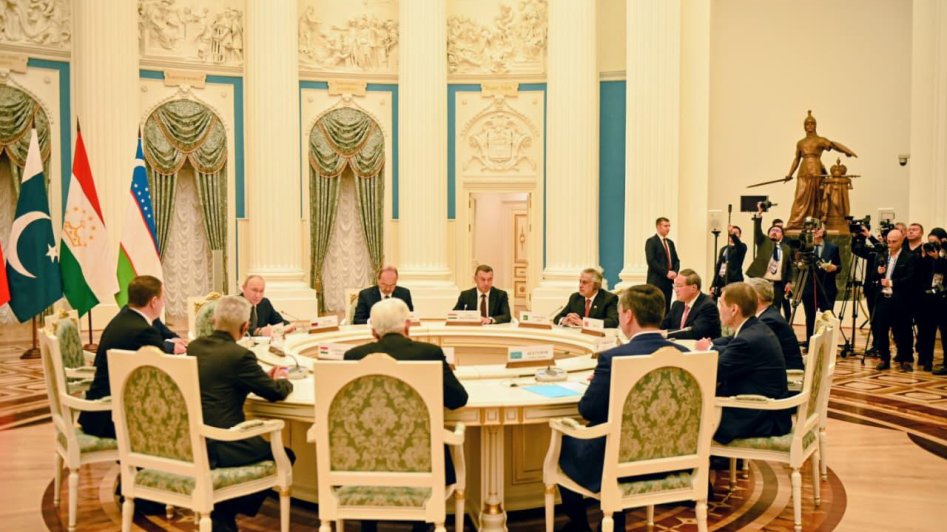 Russian President Vladimir Putin and Pakistan’s Deputy Prime Minister Mohammad Ishaq Dar hold meeting along with other SCO leaders in Moscow